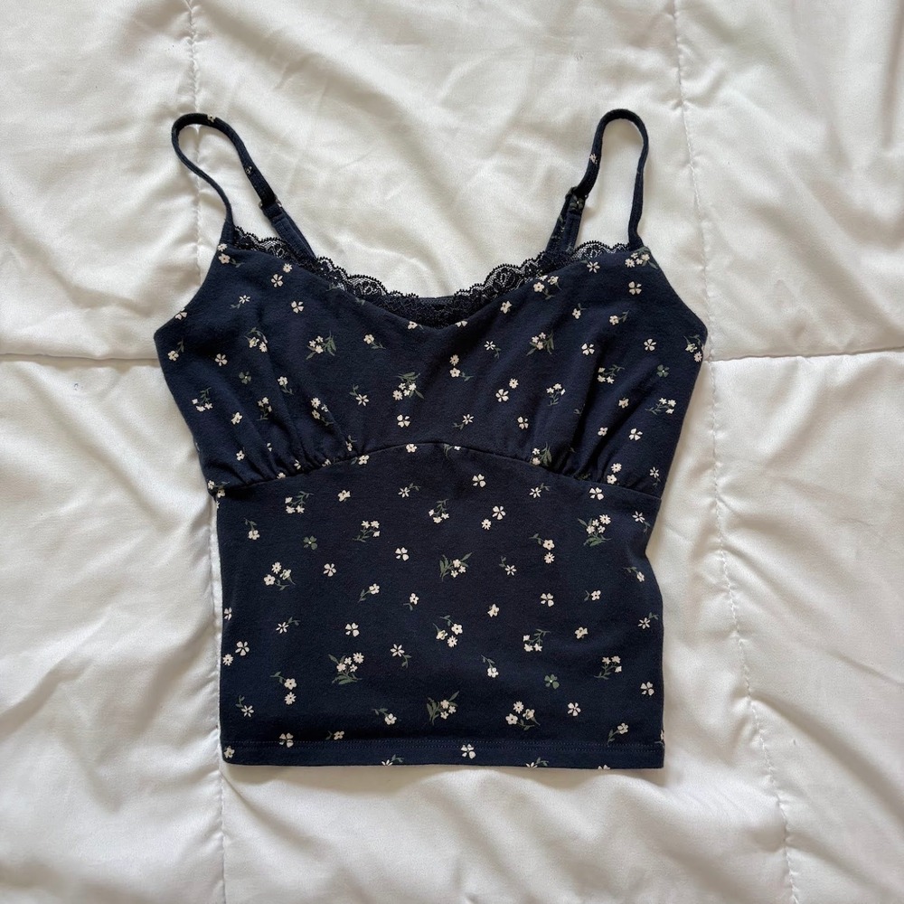 Hollister Navy Blue Floral Lace Trim Cami Top Womens Small Cottagecore Feminine